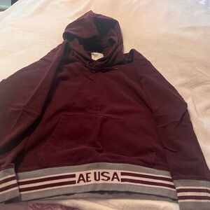 American Eagle. Size Large. Maroon.